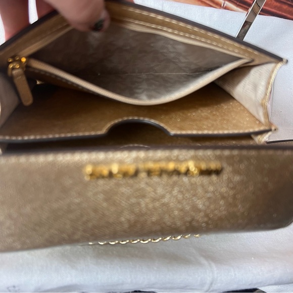Michael Kors Jet Set Travel Shimmer Gold Crossbody Bag, Saffiano Leather 💋🤩 - Picture 14 of 16